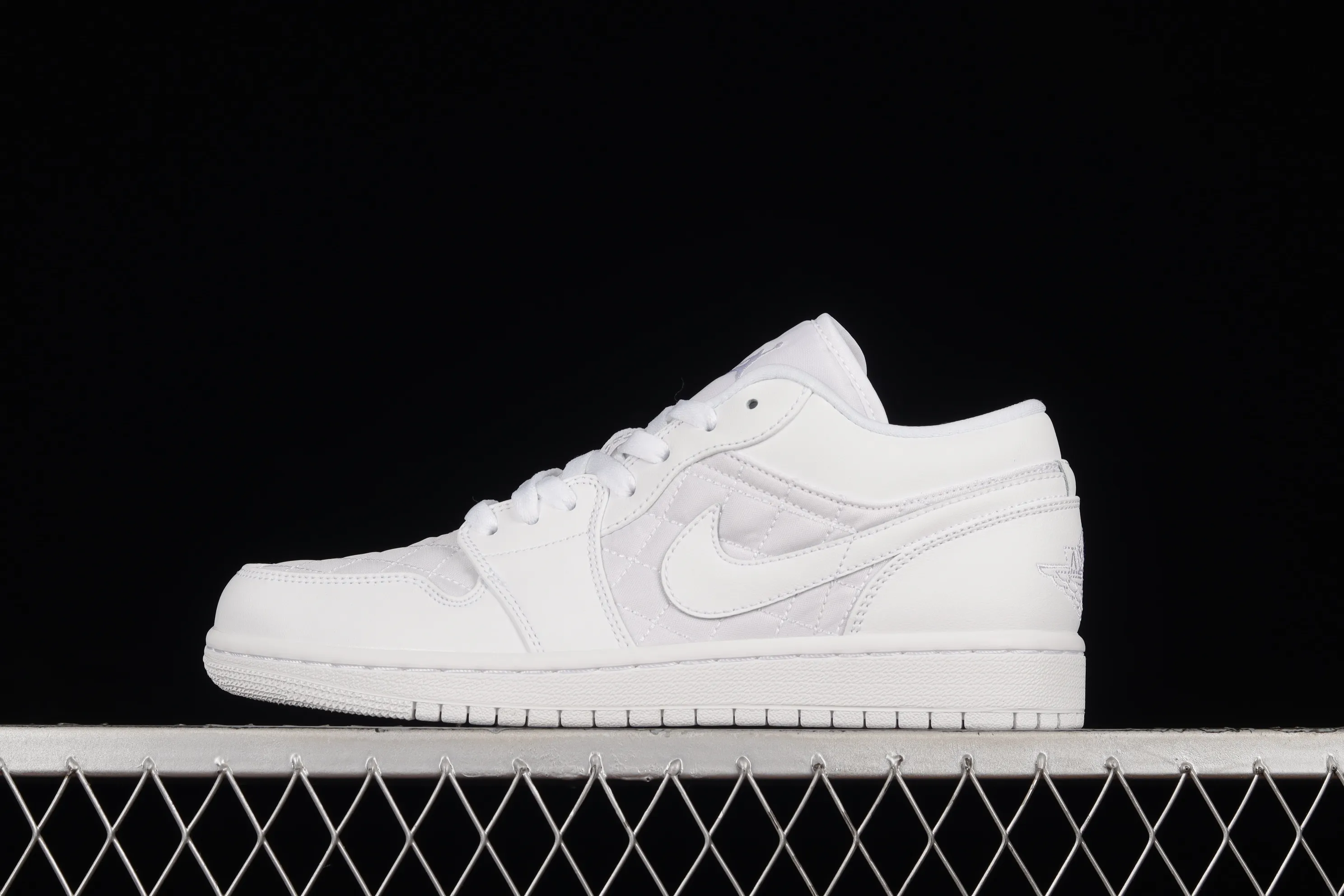All categories Air Jordan Jordan series basketball shoes Air Jordan 1 Low Air Jordan 1 Low Quilted "Triple White" AJ1 Joe 1 all white low-top basketball shoes DB6480-100